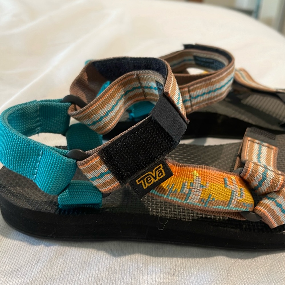 Texas size 6. Worn maybe once. Too many shoes